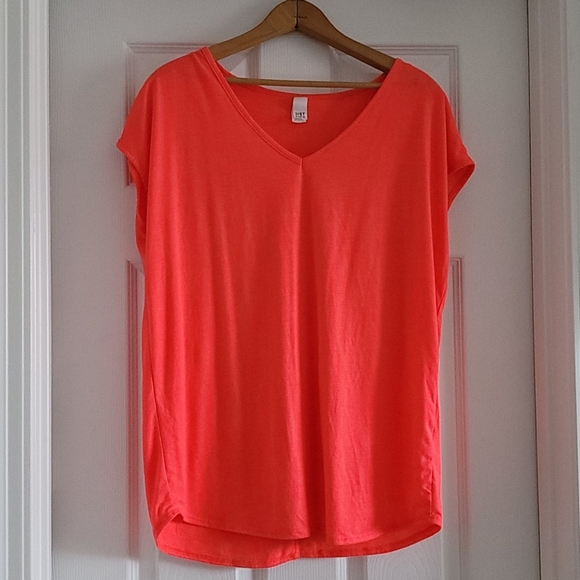 Coral Flowy Tee with Open Back - Picture 2 of 4